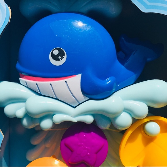 NWT Bath toy Whale WITH SUCTION CUPS!! 12 MONTHS & UP - Picture 3 of 11